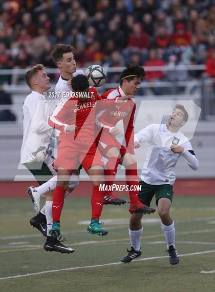 Thumbnail 3 in De La Salle vs. Berkeley (CIF NCS D1 Final) photogallery.