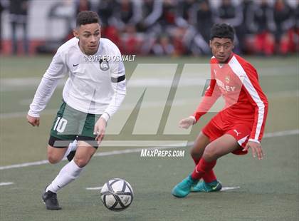 Thumbnail 1 in De La Salle vs. Berkeley (CIF NCS D1 Final) photogallery.