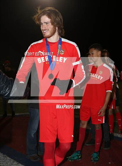 Thumbnail 3 in De La Salle vs. Berkeley (CIF NCS D1 Final) photogallery.