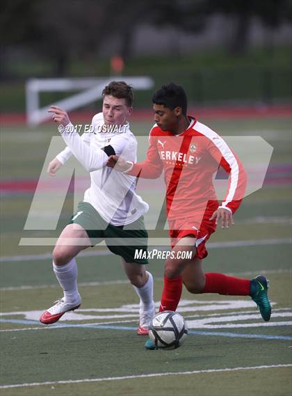 Thumbnail 2 in De La Salle vs. Berkeley (CIF NCS D1 Final) photogallery.