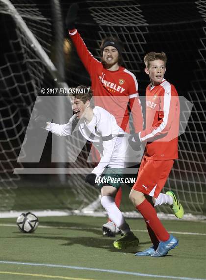 Thumbnail 2 in De La Salle vs. Berkeley (CIF NCS D1 Final) photogallery.