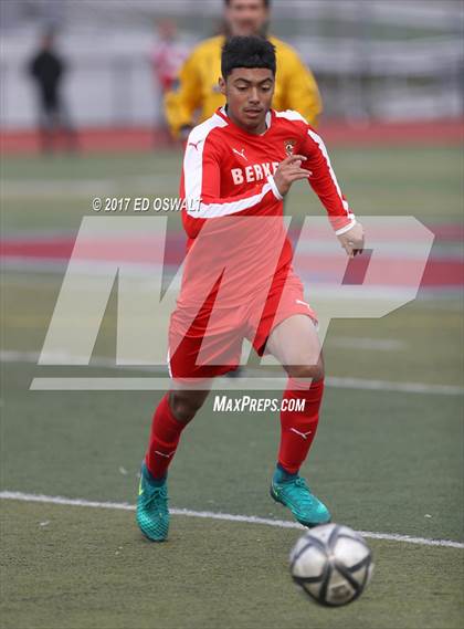 Thumbnail 2 in De La Salle vs. Berkeley (CIF NCS D1 Final) photogallery.