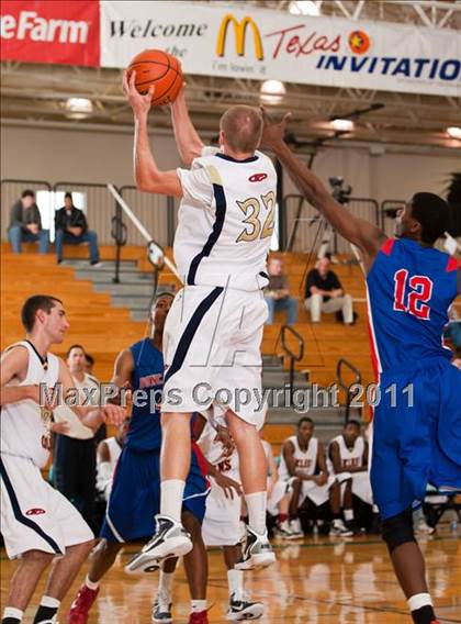 Thumbnail 2 in Klein Collins vs Duncanville (McDonald's Texas Invitational) photogallery.
