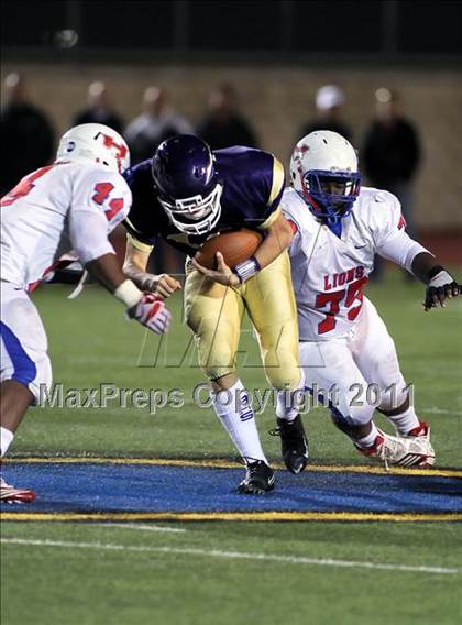 Thumbnail 3 in Henderson @ Alvarado (3A Division 1 Semifinals) photogallery.