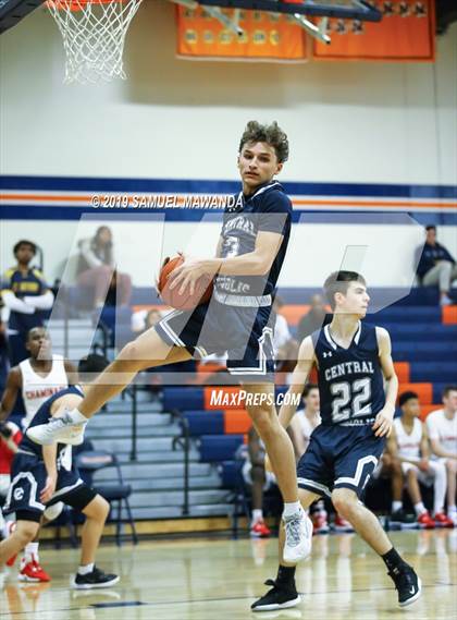 Thumbnail 2 in Chaminade vs. Central Catholic (Marianist Classic) photogallery.