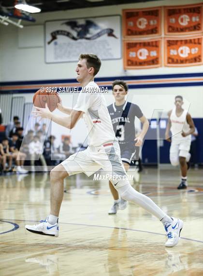 Thumbnail 3 in Chaminade vs. Central Catholic (Marianist Classic) photogallery.