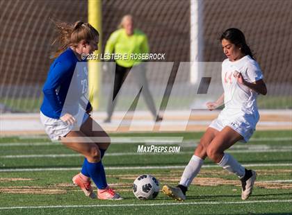 Thumbnail 1 in Gonzales vs La Vernia (UIL 4A Bi-District Playoffs) photogallery.