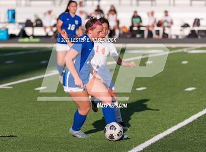 Thumbnail 3 in Gonzales vs La Vernia (UIL 4A Bi-District Playoffs) photogallery.
