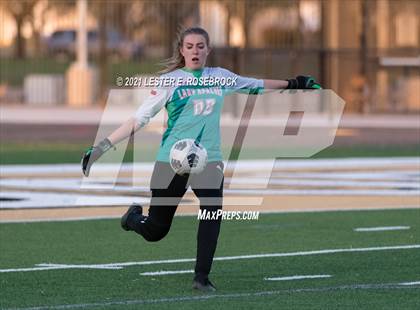 Thumbnail 3 in Gonzales vs La Vernia (UIL 4A Bi-District Playoffs) photogallery.