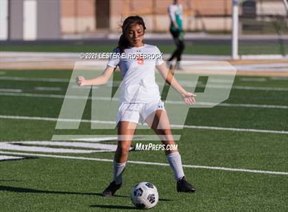 Thumbnail 1 in Gonzales vs La Vernia (UIL 4A Bi-District Playoffs) photogallery.