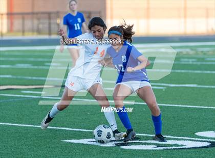 Thumbnail 1 in Gonzales vs La Vernia (UIL 4A Bi-District Playoffs) photogallery.
