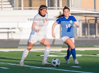 Thumbnail 2 in Gonzales vs La Vernia (UIL 4A Bi-District Playoffs) photogallery.