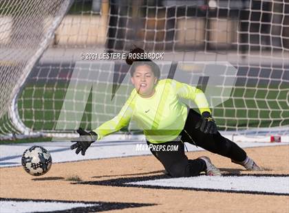 Thumbnail 1 in Gonzales vs La Vernia (UIL 4A Bi-District Playoffs) photogallery.