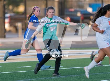 Thumbnail 3 in Gonzales vs La Vernia (UIL 4A Bi-District Playoffs) photogallery.