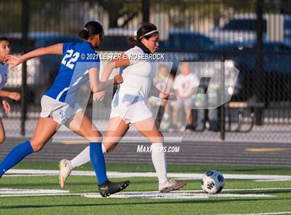 Thumbnail 3 in Gonzales vs La Vernia (UIL 4A Bi-District Playoffs) photogallery.