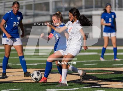 Thumbnail 3 in Gonzales vs La Vernia (UIL 4A Bi-District Playoffs) photogallery.