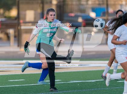 Thumbnail 1 in Gonzales vs La Vernia (UIL 4A Bi-District Playoffs) photogallery.