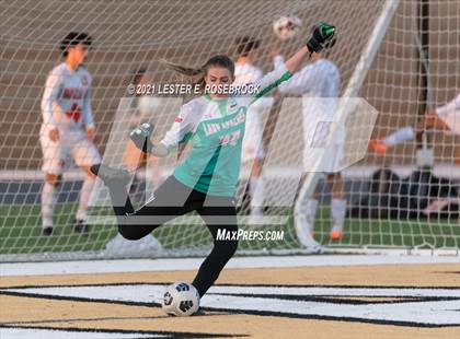 Thumbnail 1 in Gonzales vs La Vernia (UIL 4A Bi-District Playoffs) photogallery.