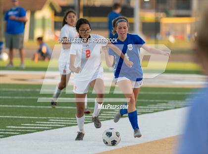 Thumbnail 2 in Gonzales vs La Vernia (UIL 4A Bi-District Playoffs) photogallery.