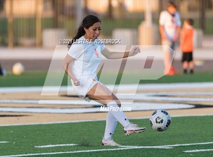 Thumbnail 2 in Gonzales vs La Vernia (UIL 4A Bi-District Playoffs) photogallery.