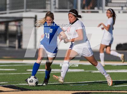 Thumbnail 3 in Gonzales vs La Vernia (UIL 4A Bi-District Playoffs) photogallery.