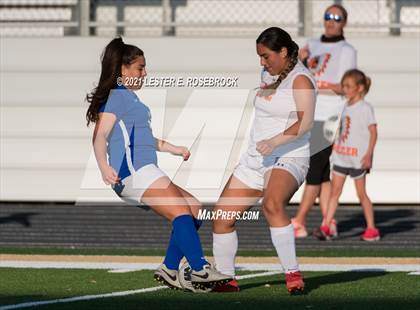 Thumbnail 3 in Gonzales vs La Vernia (UIL 4A Bi-District Playoffs) photogallery.