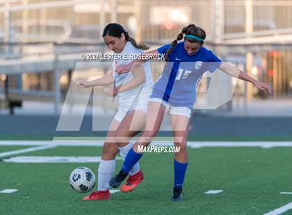 Thumbnail 2 in Gonzales vs La Vernia (UIL 4A Bi-District Playoffs) photogallery.