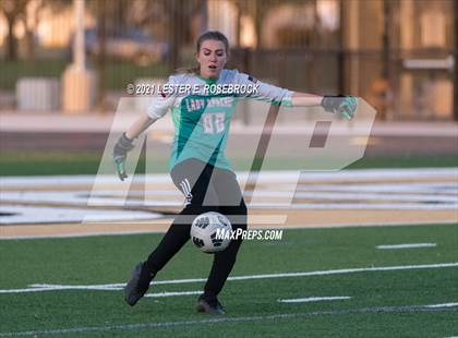 Thumbnail 1 in Gonzales vs La Vernia (UIL 4A Bi-District Playoffs) photogallery.