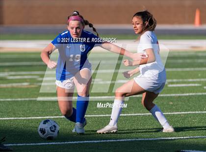 Thumbnail 3 in Gonzales vs La Vernia (UIL 4A Bi-District Playoffs) photogallery.
