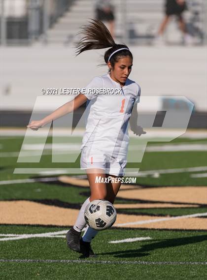 Thumbnail 2 in Gonzales vs La Vernia (UIL 4A Bi-District Playoffs) photogallery.