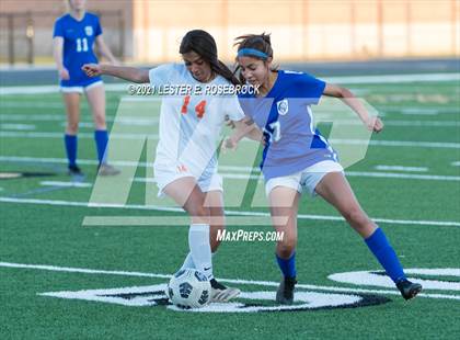 Thumbnail 3 in Gonzales vs La Vernia (UIL 4A Bi-District Playoffs) photogallery.
