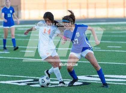 Thumbnail 1 in Gonzales vs La Vernia (UIL 4A Bi-District Playoffs) photogallery.