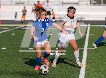 Thumbnail 1 in Gonzales vs La Vernia (UIL 4A Bi-District Playoffs) photogallery.