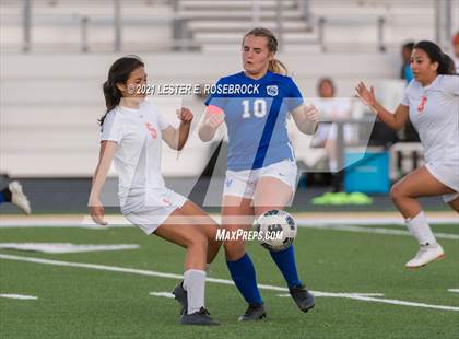 Thumbnail 2 in Gonzales vs La Vernia (UIL 4A Bi-District Playoffs) photogallery.