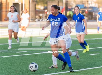 Thumbnail 3 in Gonzales vs La Vernia (UIL 4A Bi-District Playoffs) photogallery.