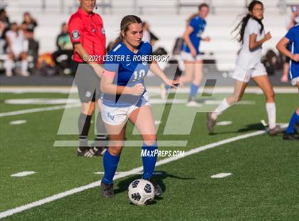 Thumbnail 3 in Gonzales vs La Vernia (UIL 4A Bi-District Playoffs) photogallery.