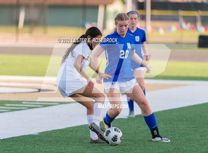 Thumbnail 3 in Gonzales vs La Vernia (UIL 4A Bi-District Playoffs) photogallery.
