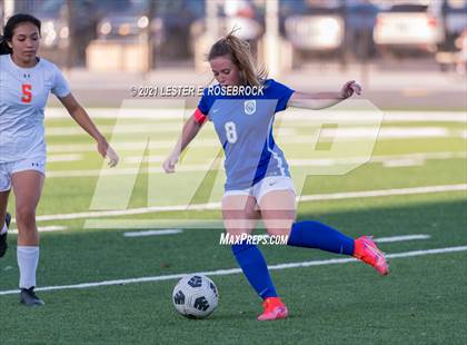 Thumbnail 1 in Gonzales vs La Vernia (UIL 4A Bi-District Playoffs) photogallery.