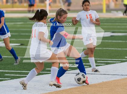 Thumbnail 3 in Gonzales vs La Vernia (UIL 4A Bi-District Playoffs) photogallery.
