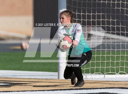 Thumbnail 3 in Gonzales vs La Vernia (UIL 4A Bi-District Playoffs) photogallery.