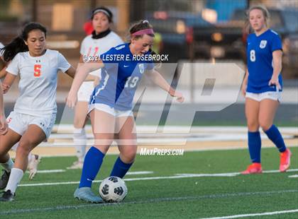 Thumbnail 1 in Gonzales vs La Vernia (UIL 4A Bi-District Playoffs) photogallery.