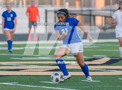 Thumbnail 1 in Gonzales vs La Vernia (UIL 4A Bi-District Playoffs) photogallery.