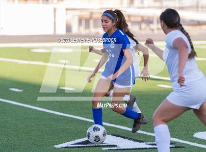 Thumbnail 2 in Gonzales vs La Vernia (UIL 4A Bi-District Playoffs) photogallery.