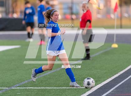 Thumbnail 1 in Gonzales vs La Vernia (UIL 4A Bi-District Playoffs) photogallery.