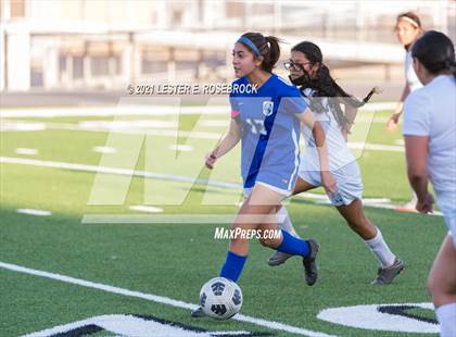 Thumbnail 1 in Gonzales vs La Vernia (UIL 4A Bi-District Playoffs) photogallery.