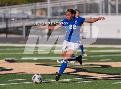 Thumbnail 3 in Gonzales vs La Vernia (UIL 4A Bi-District Playoffs) photogallery.