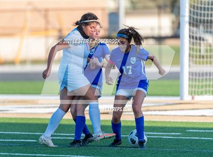 Thumbnail 2 in Gonzales vs La Vernia (UIL 4A Bi-District Playoffs) photogallery.