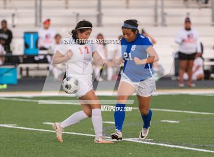 Thumbnail 1 in Gonzales vs La Vernia (UIL 4A Bi-District Playoffs) photogallery.