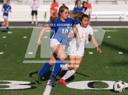 Thumbnail 1 in Gonzales vs La Vernia (UIL 4A Bi-District Playoffs) photogallery.