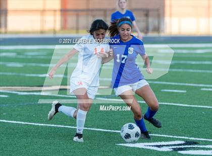 Thumbnail 2 in Gonzales vs La Vernia (UIL 4A Bi-District Playoffs) photogallery.